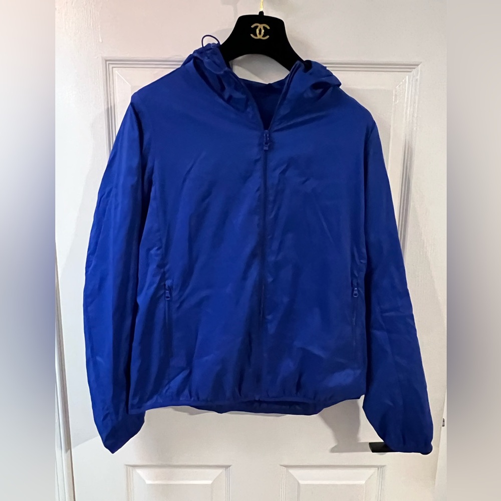 Uniqlo Royal Blue women’s water resistant, wind proof, rain jacket Size Medium